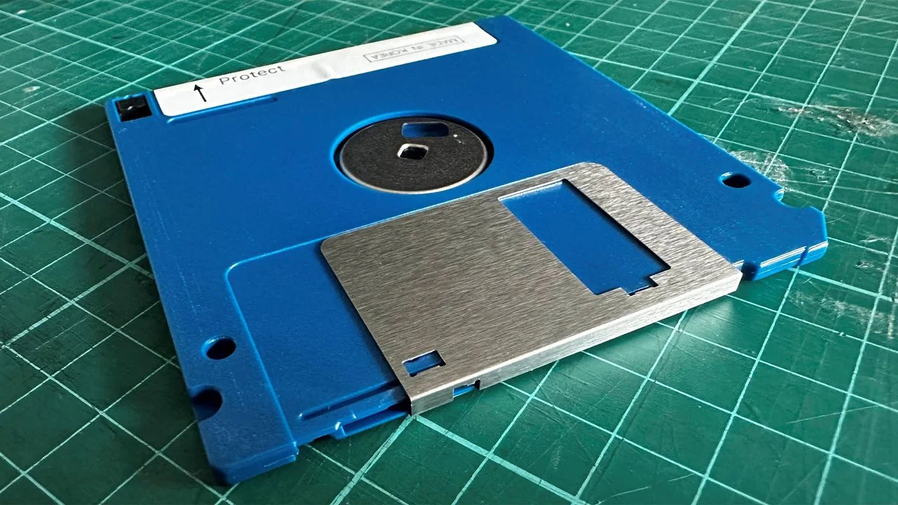 HamsterOS Offers a 32-Bit GUI for Vintage PCs Packed into a Floppy Disk