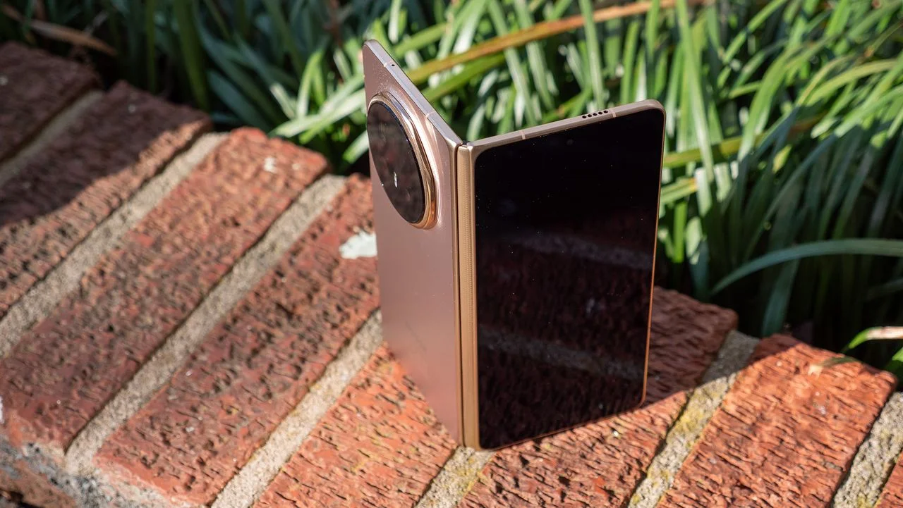 Honor's Wide Foldable Phone Rumored to Feature Impressive Battery and Display Specs