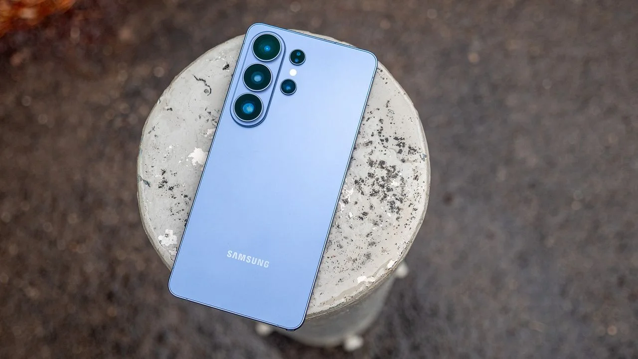 Samsung Galaxy S27: Potential Camera Shift and Battery Advancements