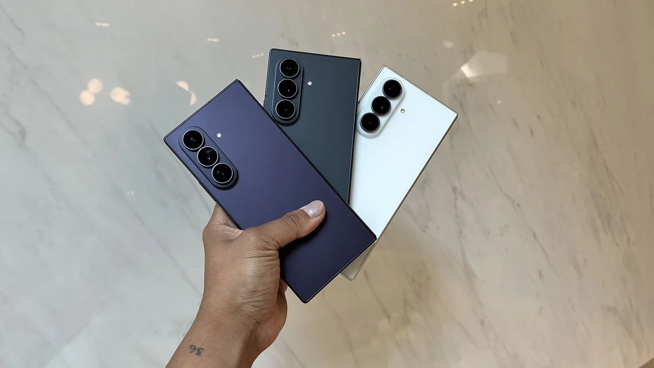 Samsung Galaxy Z Fold 8 Ultra vs. Motorola Razr Fold: Key Features and Pricing Comparison