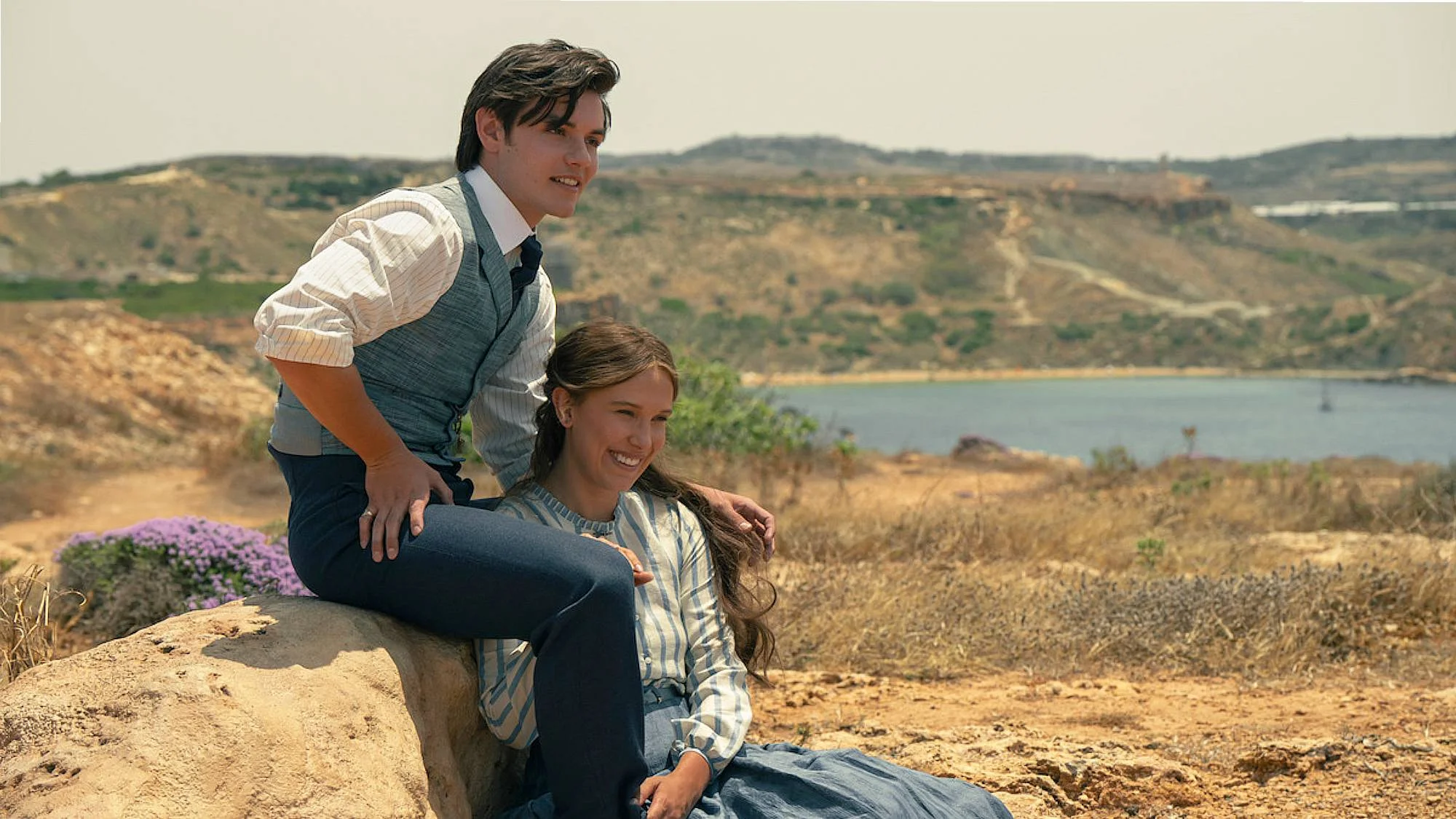 Louis Partridge as Tewkesbury and Millie Bobby Brown as Enola Holmes in Enola Holmes 3